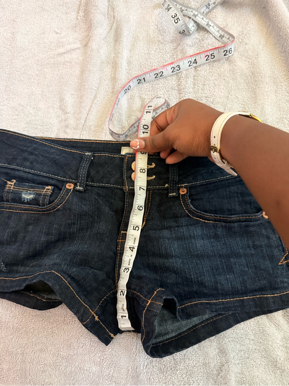 Aeropostale woman Navy Blue low rise jean shorts size 2 never worn